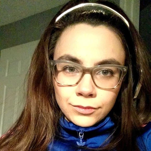 Meet your Posher, Robynn - Picture 1 of 1